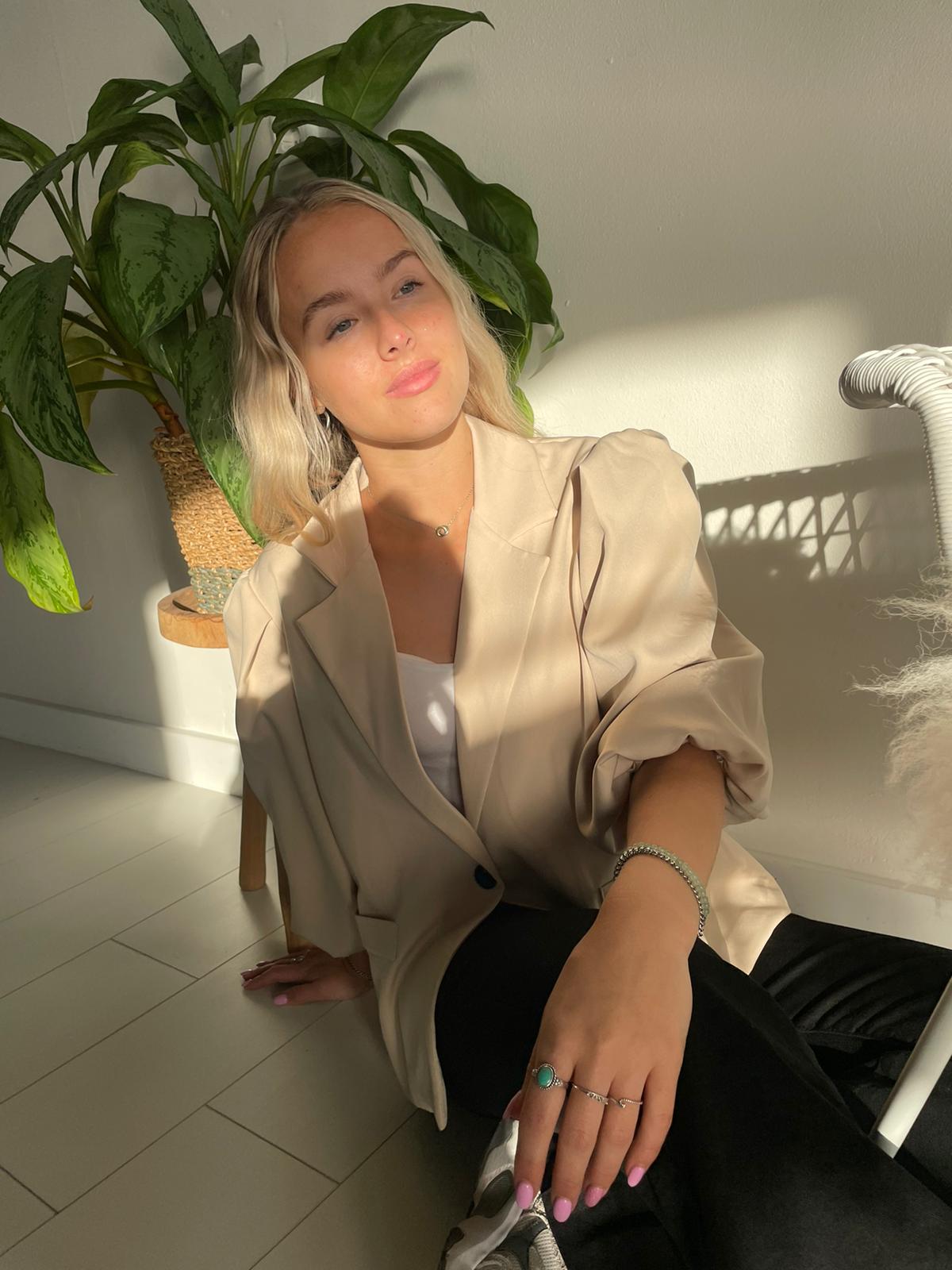 The Ava Blazer – Stijl en Vrouwelijkheid in Één