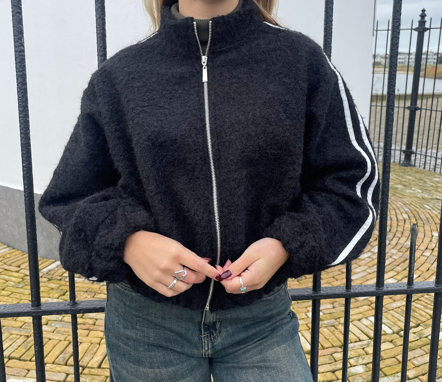 Brooklyn – Fuzzy Varsity Jacket | Zwart