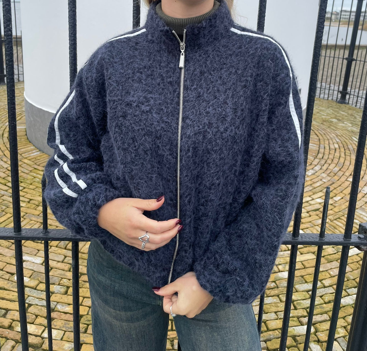 Brooklyn – Fuzzy Varsity Jacket | Zwart