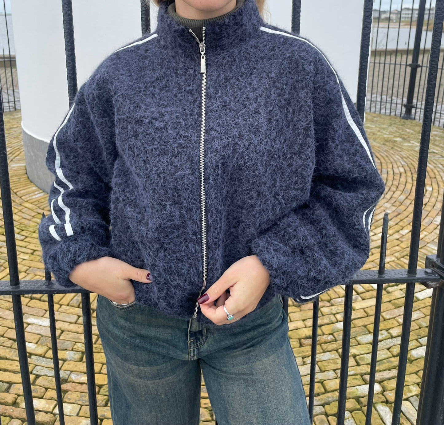 Brooklyn – Fuzzy Varsity Jacket | Zwart