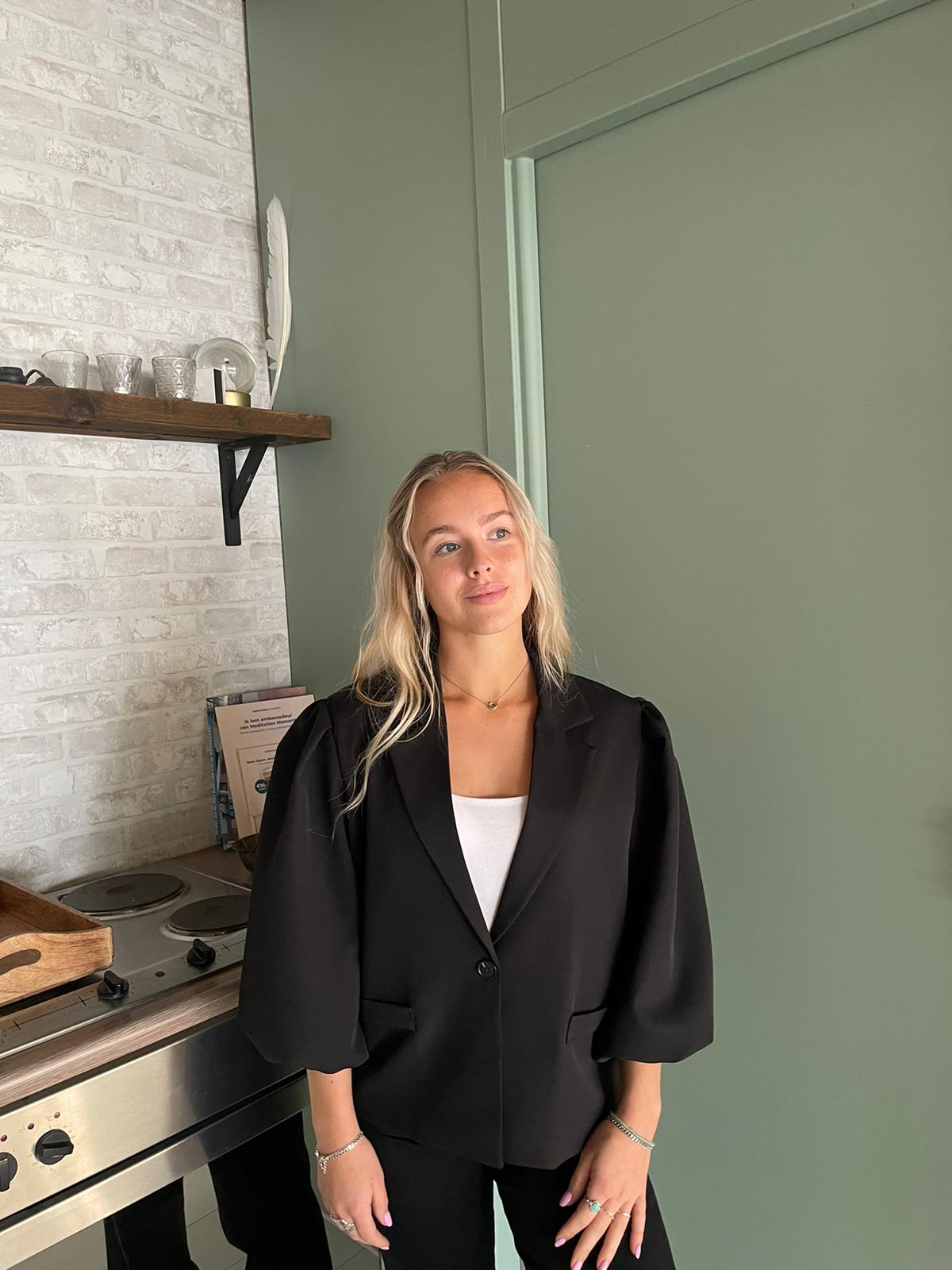 The Ava Blazer – Stijl en Vrouwelijkheid in Één
