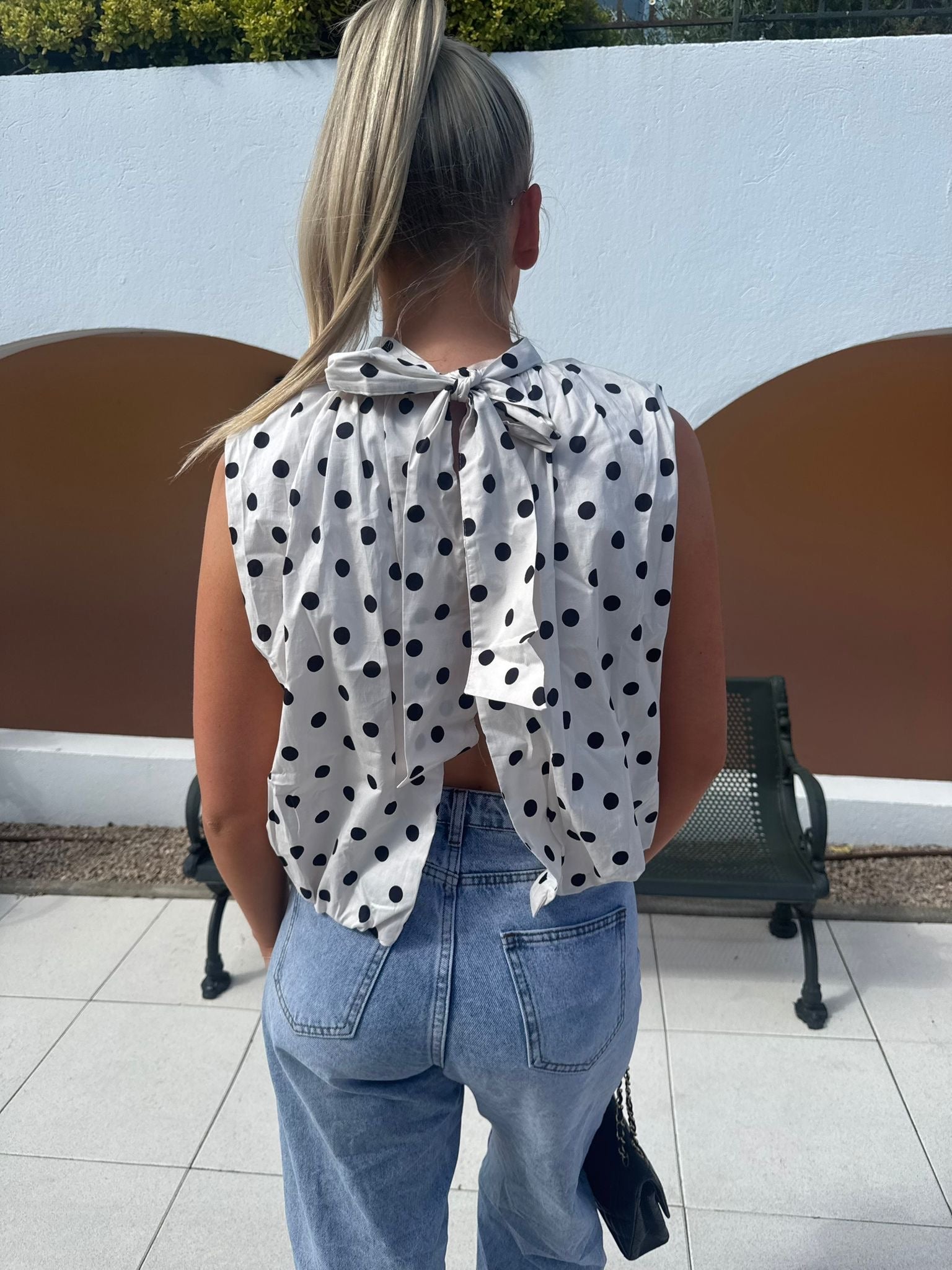 61367 POLKA DOTS OPEN RUG TOP